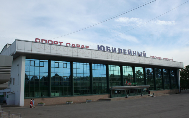Нефтяник