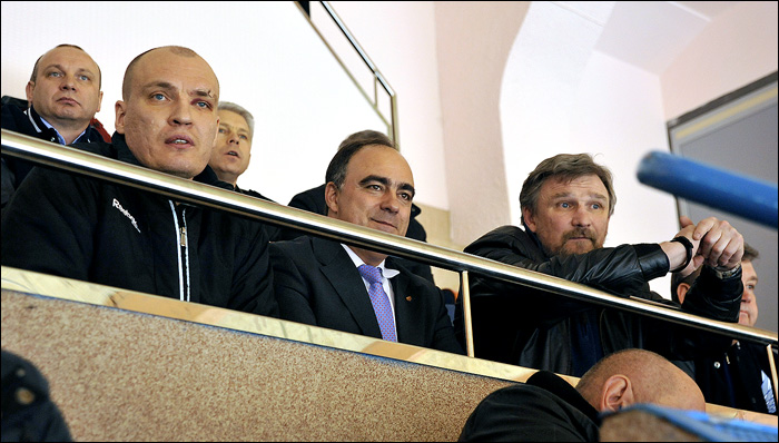 Андрей Разин, Герман Скоропупов и Алексей Ждахин на трибуне во время четвертого матча