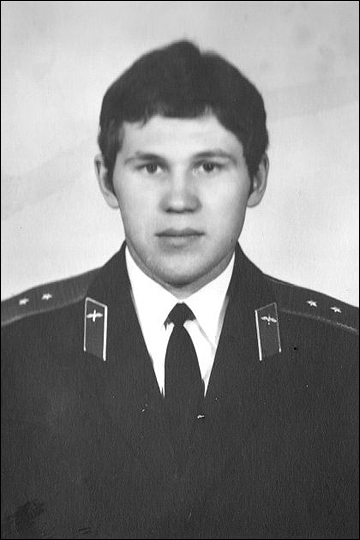 прапорщик Сергей Скрябин, игрок команды СКА (Хабаровск), 1981 год