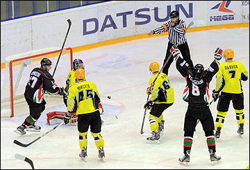 1 октября 2015. "Нефтяник" - "Сарыарка"