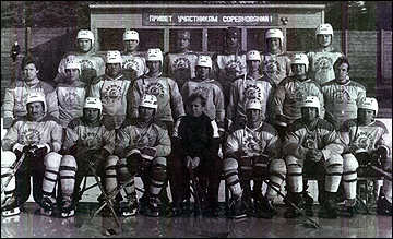 «Олимпия» (Кирово-Чепецк); Андрей Копысов крайний справа во втором ряду