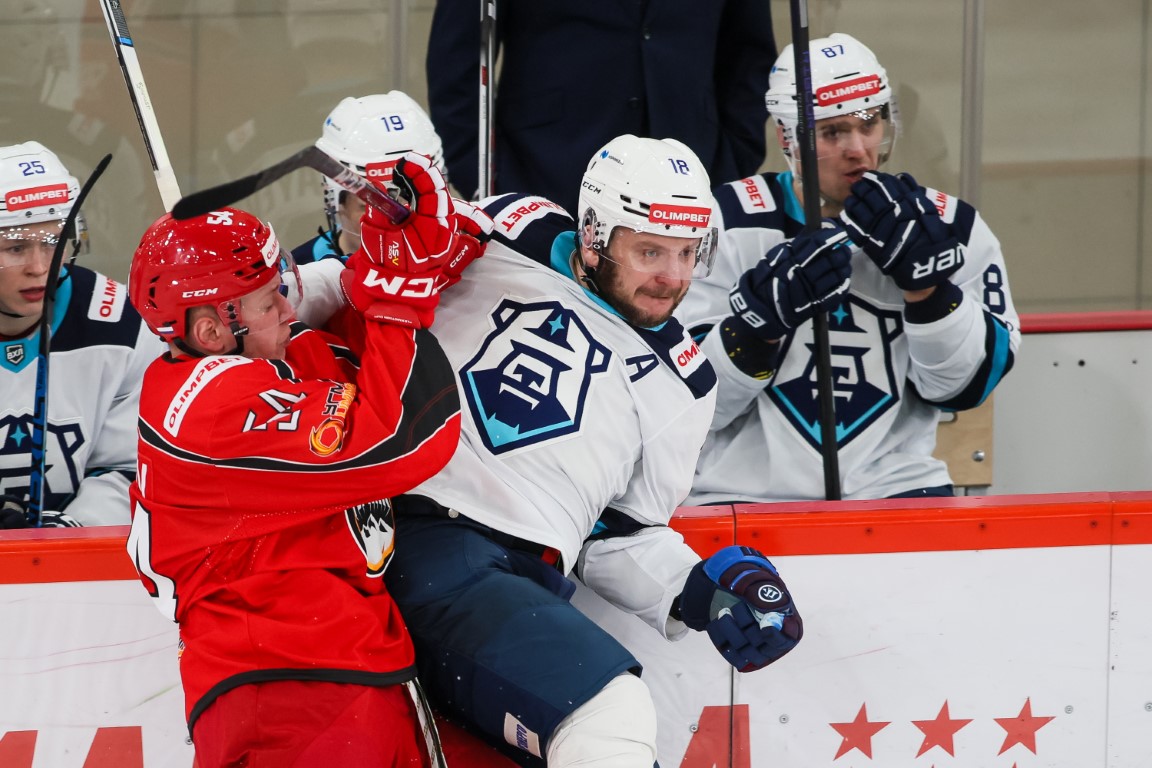 Том уилсон. Горняк угмк звезда. Горняк угмк звезда. Хк локомотив ярославль амур хабаровск. Горняк угмк звезда.