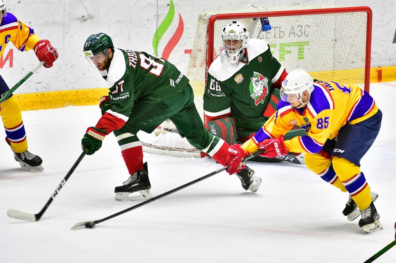 Хк барс березники. Барс березники. Россия барс 27. Барс березники. Крытый каток березники.