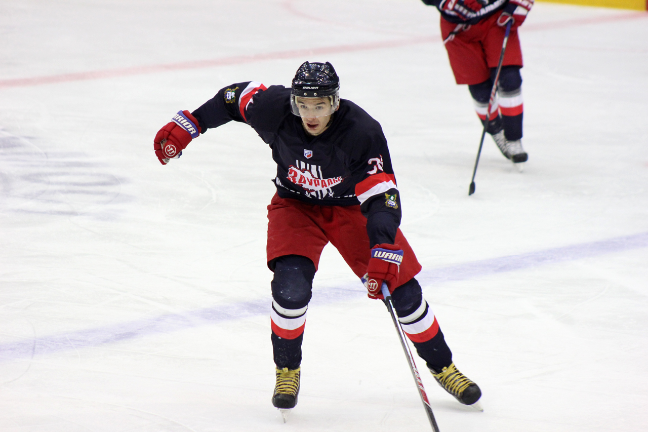 Вратари вхл. Вратари вхл. Ска нева арена. Хк спартак автомобилист 2022 стартовое вбрасывание. Васса якушева южный урал.