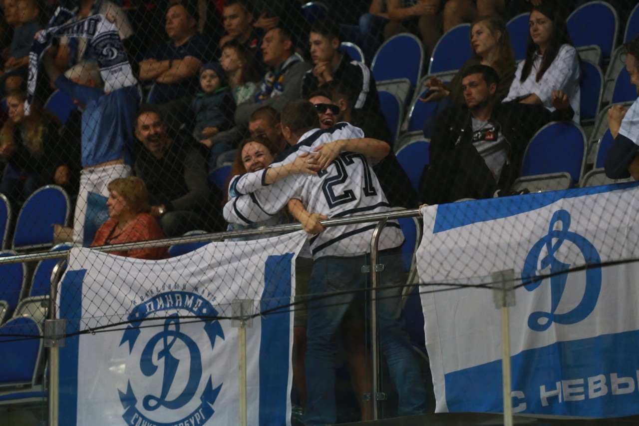 Вхл рязань динамо билет. Динамо рязань. Мальцев хоккей. Игроки хоккейного клуба рязань три новобранца. Динамо рязань.