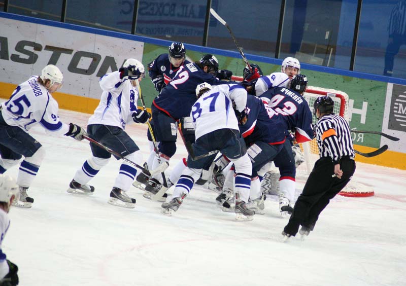 Сокол рязань. Сокол футболист. Сокол хк 21/22. Фк сокол саратов стадион. Сокол рязань футбол.