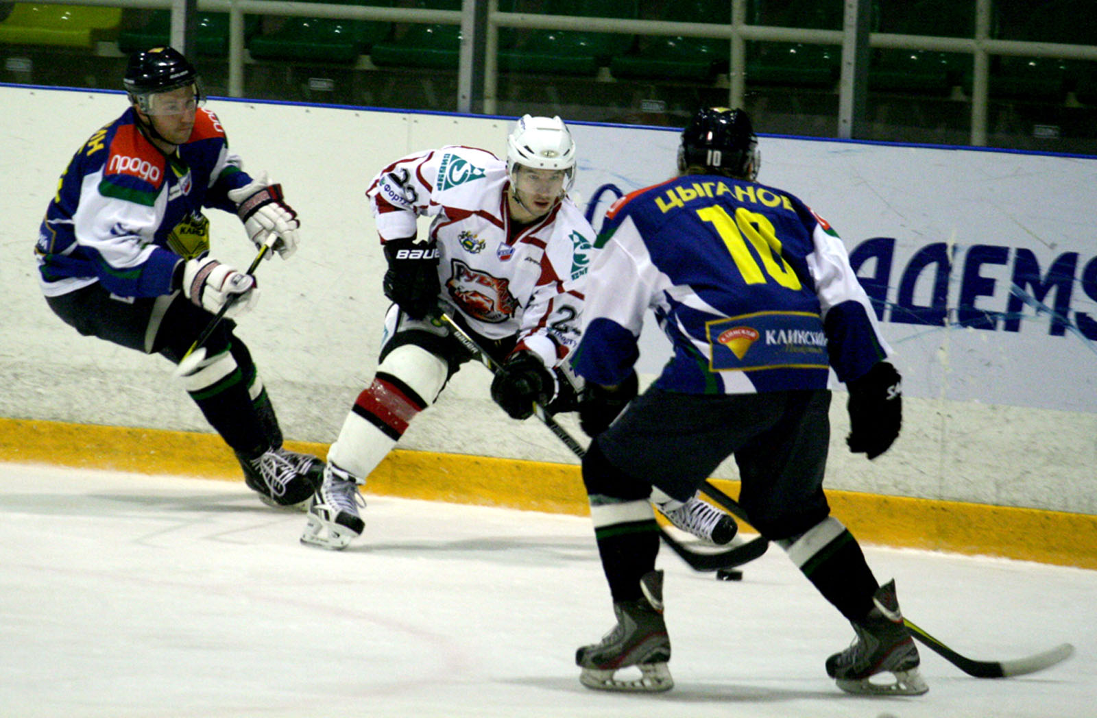 хоккейная команда титан сургут. хоккейный титан. хк титан. хоккейный титан. эмблемы хоккейных команд.