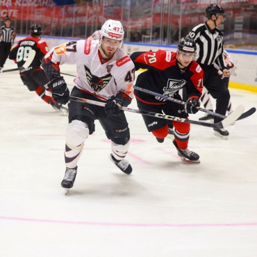 Нефтяник - Омские Крылья