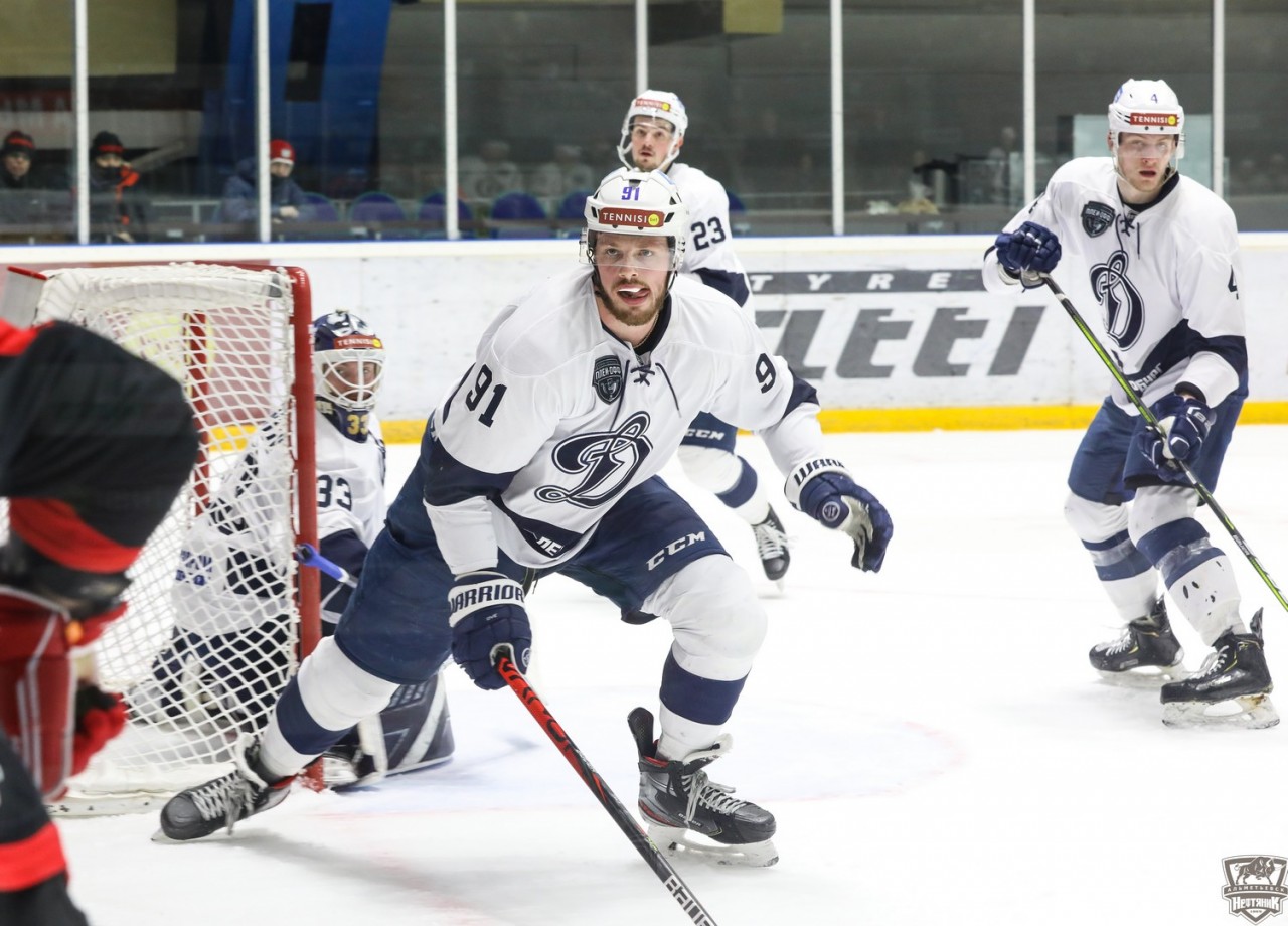 нефтяник динамо спб