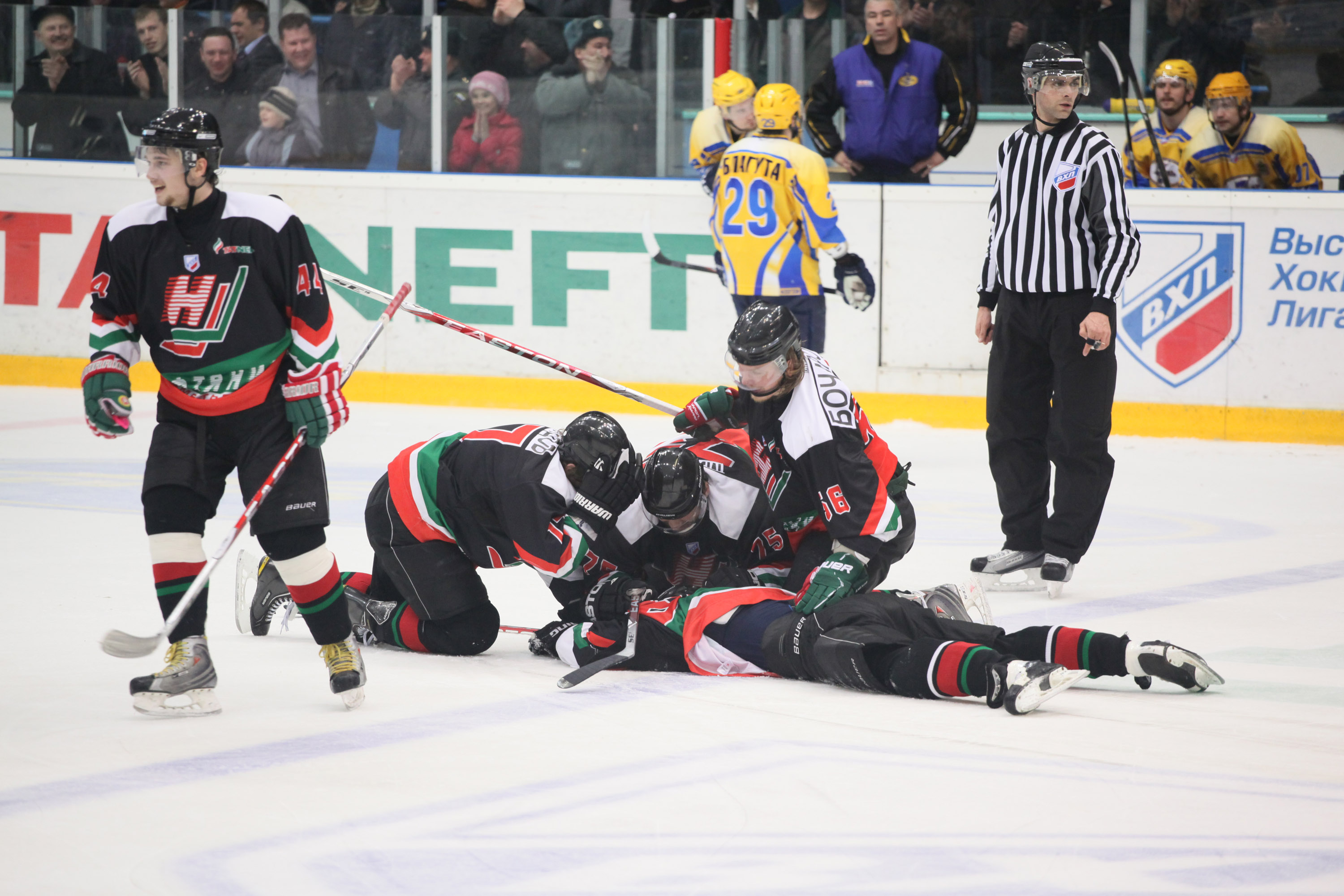 Прогноз нефтяник дизель. Дизель пенза логотип. Ледовый центр нефтяник альметьевск. Фото ак северсталь. Прогноз нефтяник дизель.