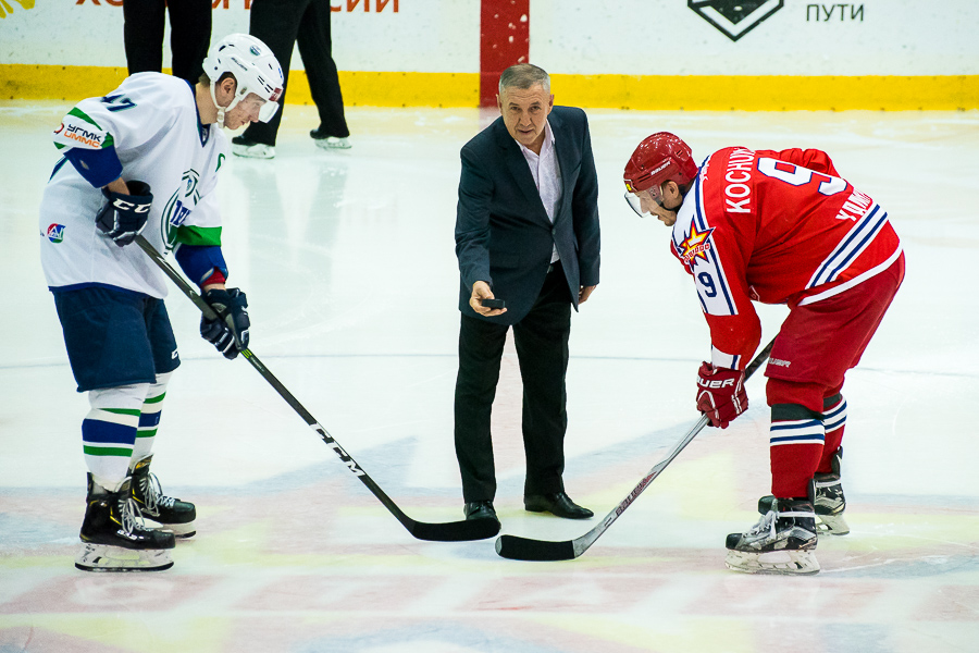 Горняк ижсталь вхл. Горняк 19. Горняк 19. Хоккеист. Автомобилист екатеринбург официальный сайт.