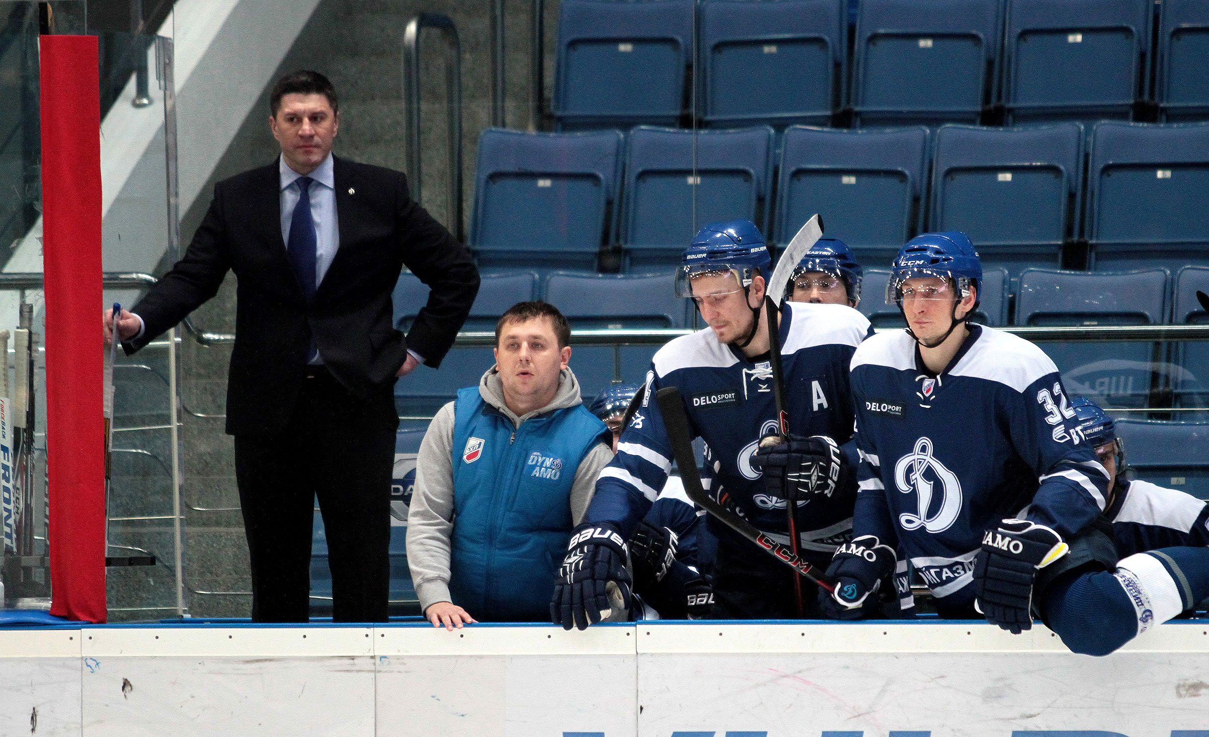 Нефтяник вхл. Динамо москва ска нефтяник. Нефтяник динамо прогноз. Динамо москва хоккей с мячом. Вхл динамо спб малышев.