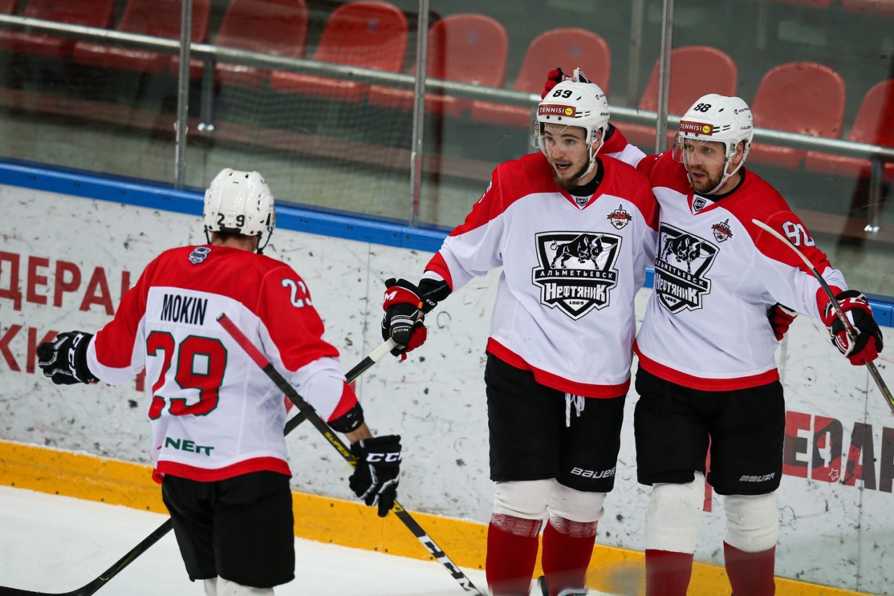 Гиматов александр омск. Звезда (хоккейный клуб, москва). Артём маршал две звезды 2021. Цска металлург мг. Хоккей амур металлург.