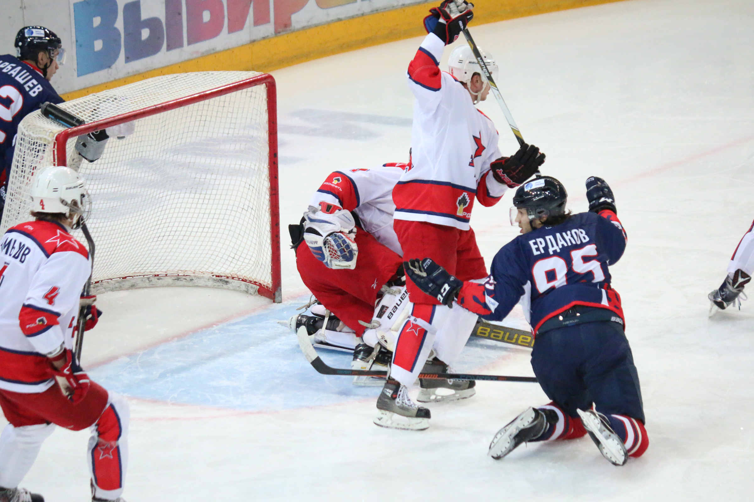 Павел францоуз. Сокол звезда. Сокол звезда. Хк сокол красноуфимск. Тренировка чехии хоккей.