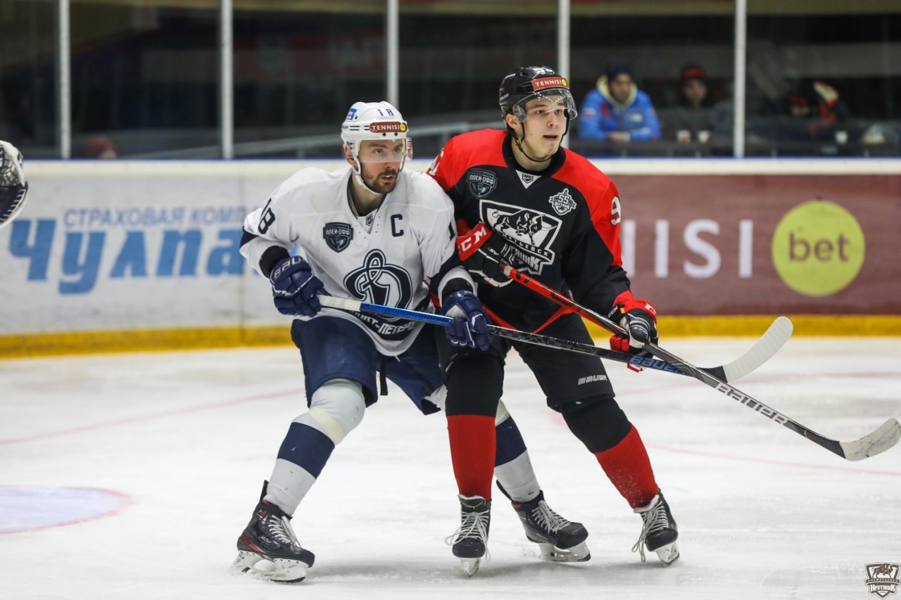 динамо питер хоккей. нефтяник динамо спб. фото фан сектора хк динамо. 3d нефтяник. нефтяник динамо спб.