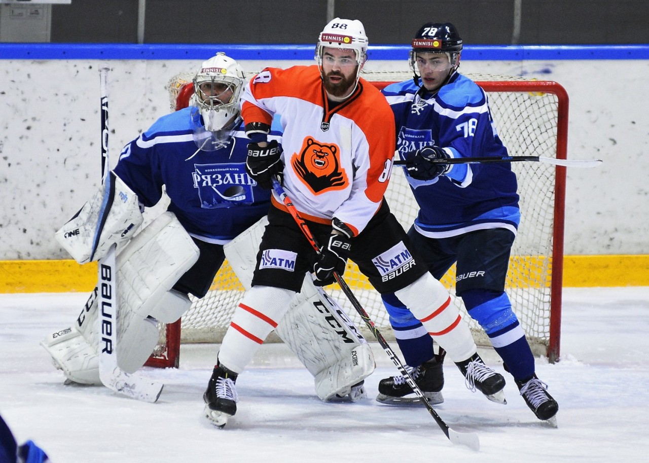 Хк молот. Хк молот. Молот москва хоккейный клуб. Болельщики хк молот москва. Молот прикамье эмблема.