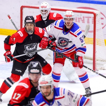 Нефтяник - АКМ