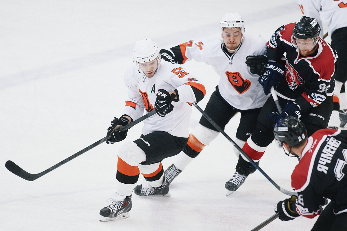 Рубин 2009. Рубин молот пермь. Рубин тюмень хоккей. Рубин 2009 тюмень хоккей. Рубин против молота хоккей 2023.