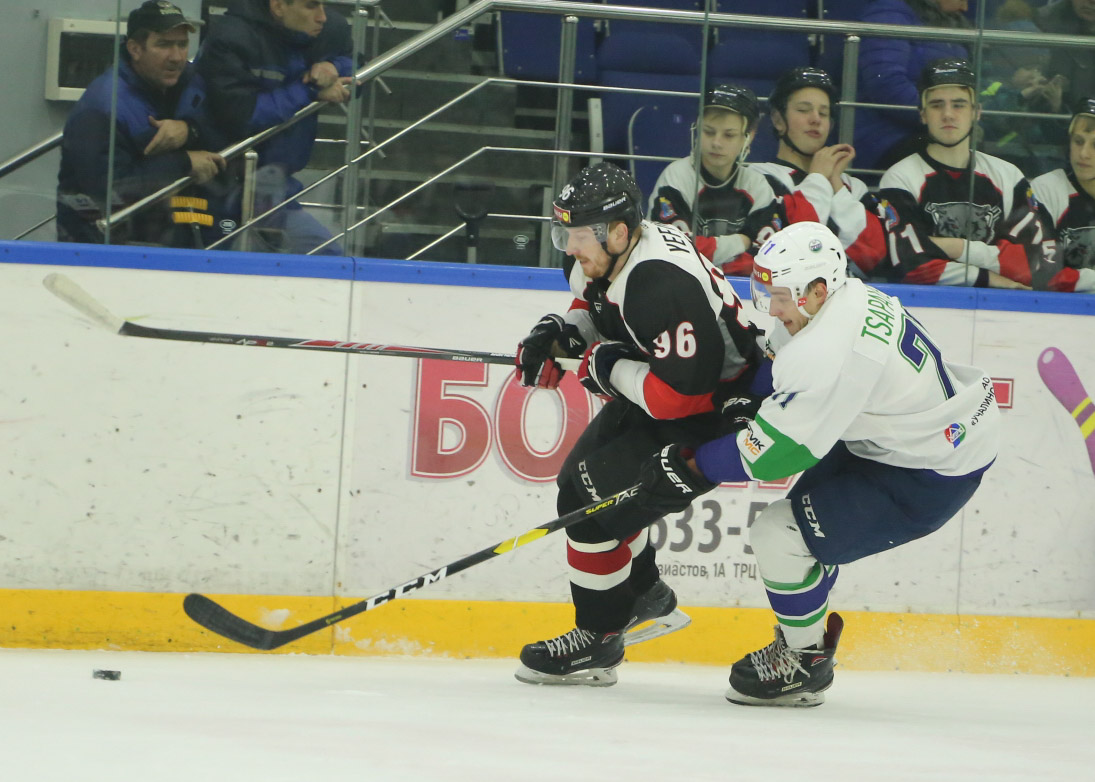 Горняк 2005 учалы. Горняк 3 3 5. Петрова "горняк угмк - металлург" 70 x100. Галкин вратарь. Горняк учалы тамбов.