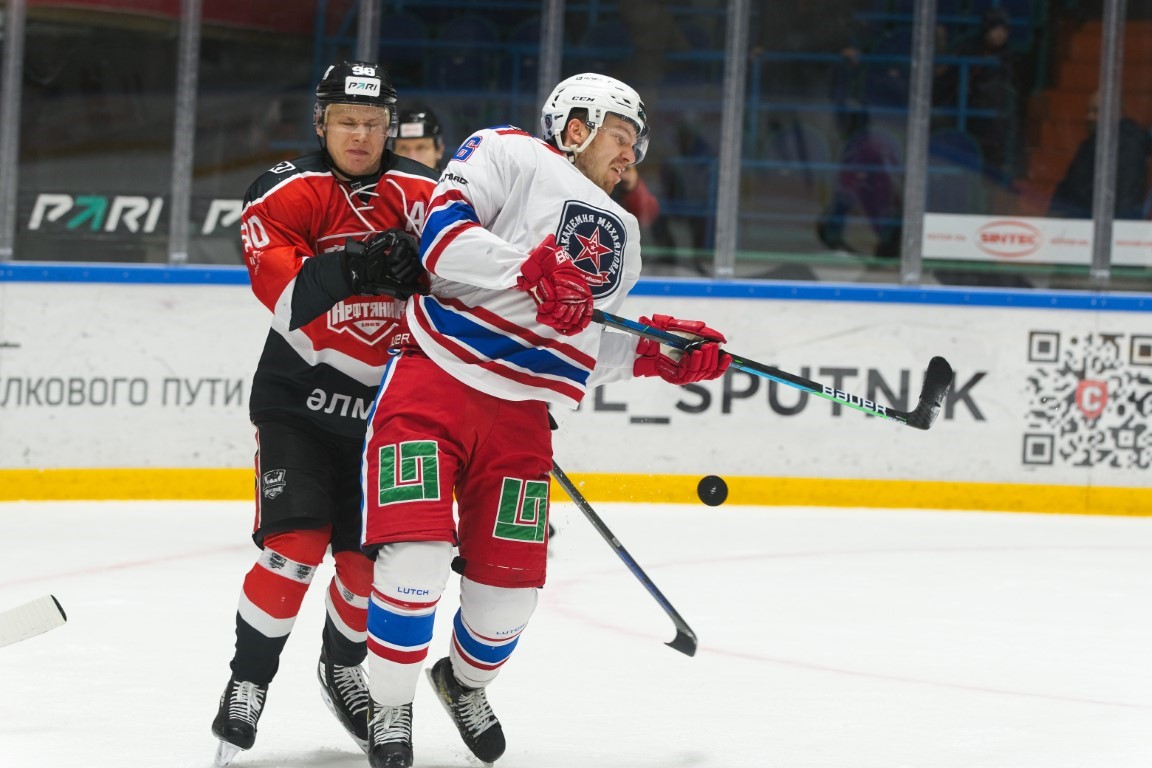 Олег тульский. Нефтяник альметьевск. Акм нефтяник тула. Наши хоккеисты. Тульский нефтяник.