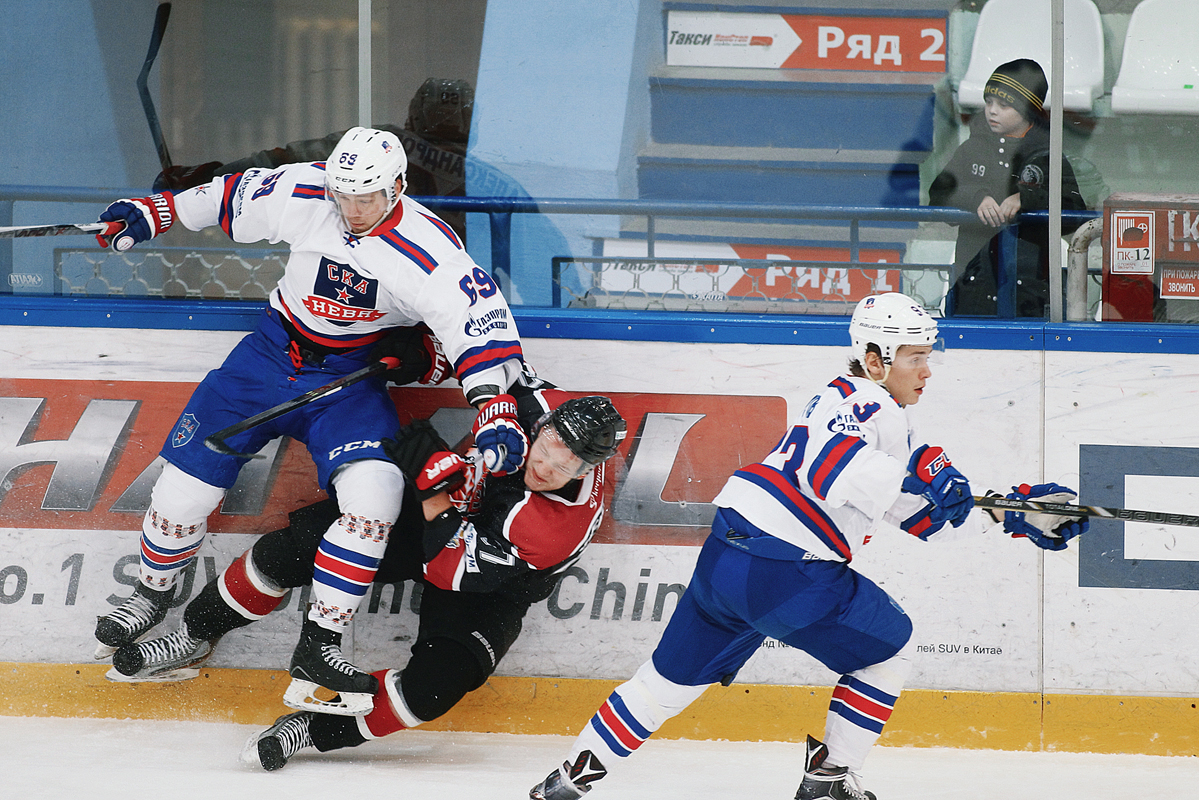 Любительский хоккей. Гиматов нефтяник. 17 декабря 2015. Рубин лед тюмень фото мест. Лимасов вратарь южный урал.