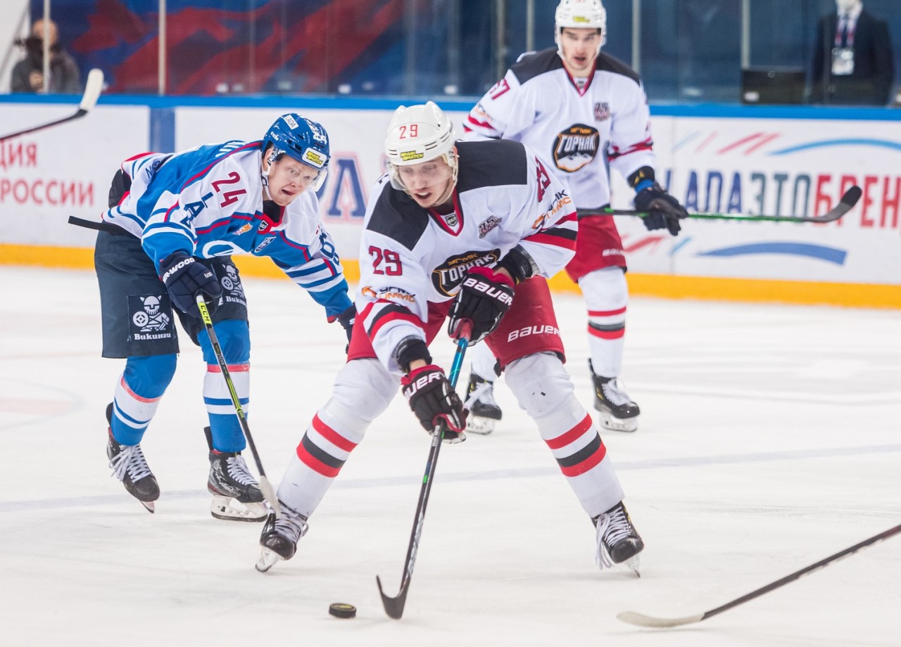 Тренера горняк учалы ионов. Номад спорт. Семичастнов максим хоккей. Хк сочи против зауралье. Горняк 3 3 5.