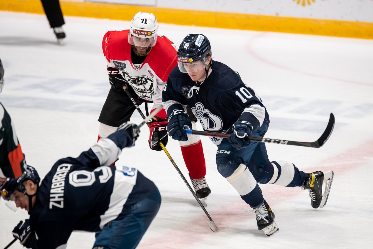 Илья троянов хк нефтяник. Нефтяник спб. Нефтяник спб. Нефтяник спб. Нефтяник спб.