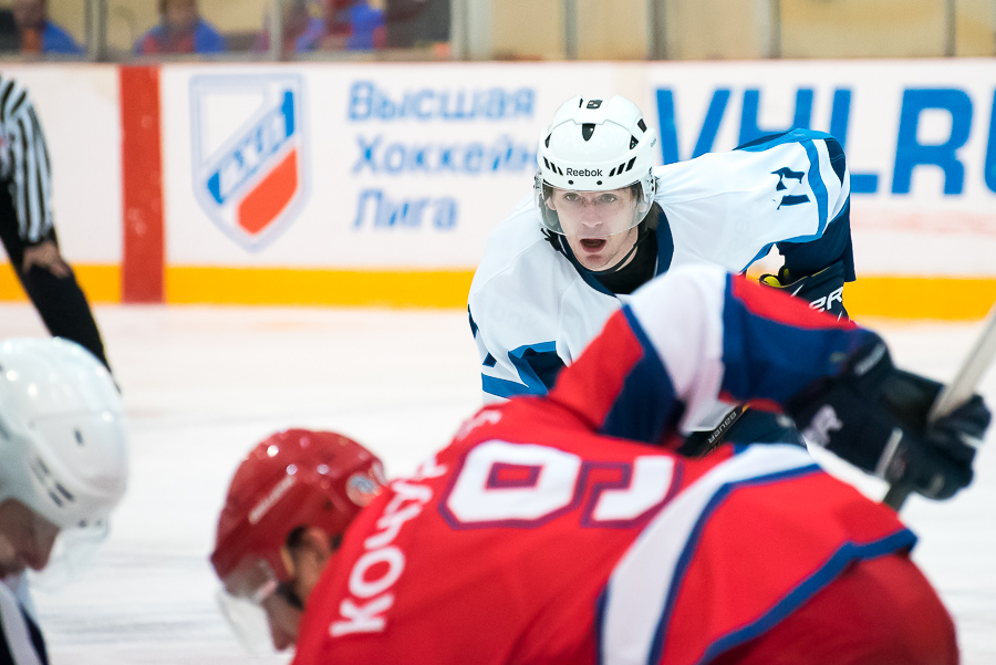хоккейный матч вхл. ижсталь талисман. цска хоккейный клуб. пао ижсталь. форма ижсталь хоккей.