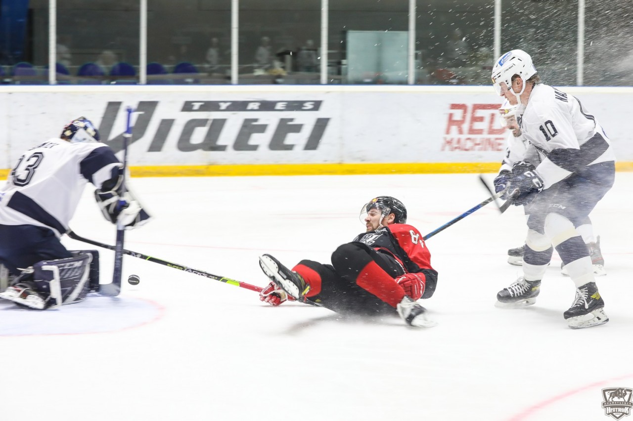 нефтяник динамо спб