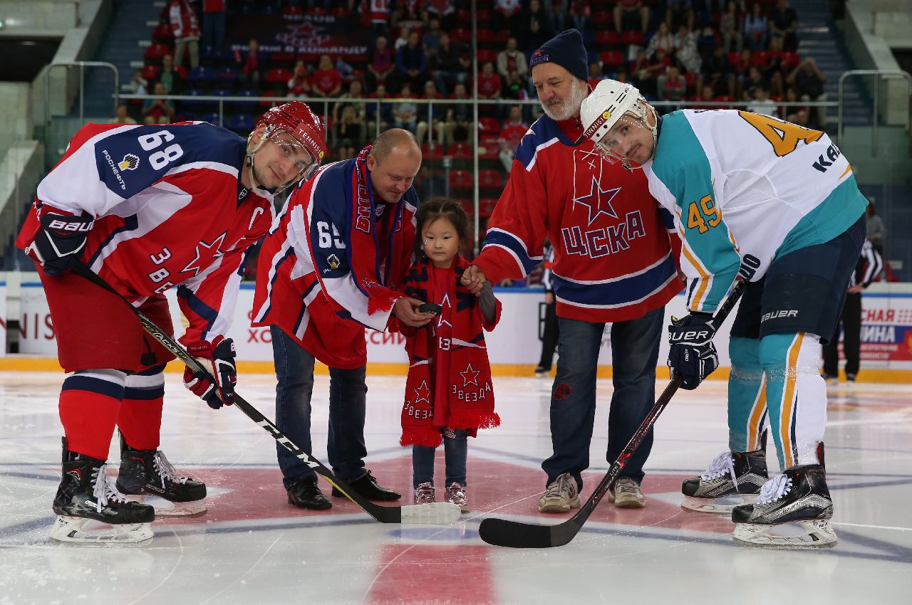 Команда хоккеистов. Хоккейная команда солнцево. Сибирь команда хоккей новосибирск. Команда хоккеистов. Мелеуз химик хоккей.