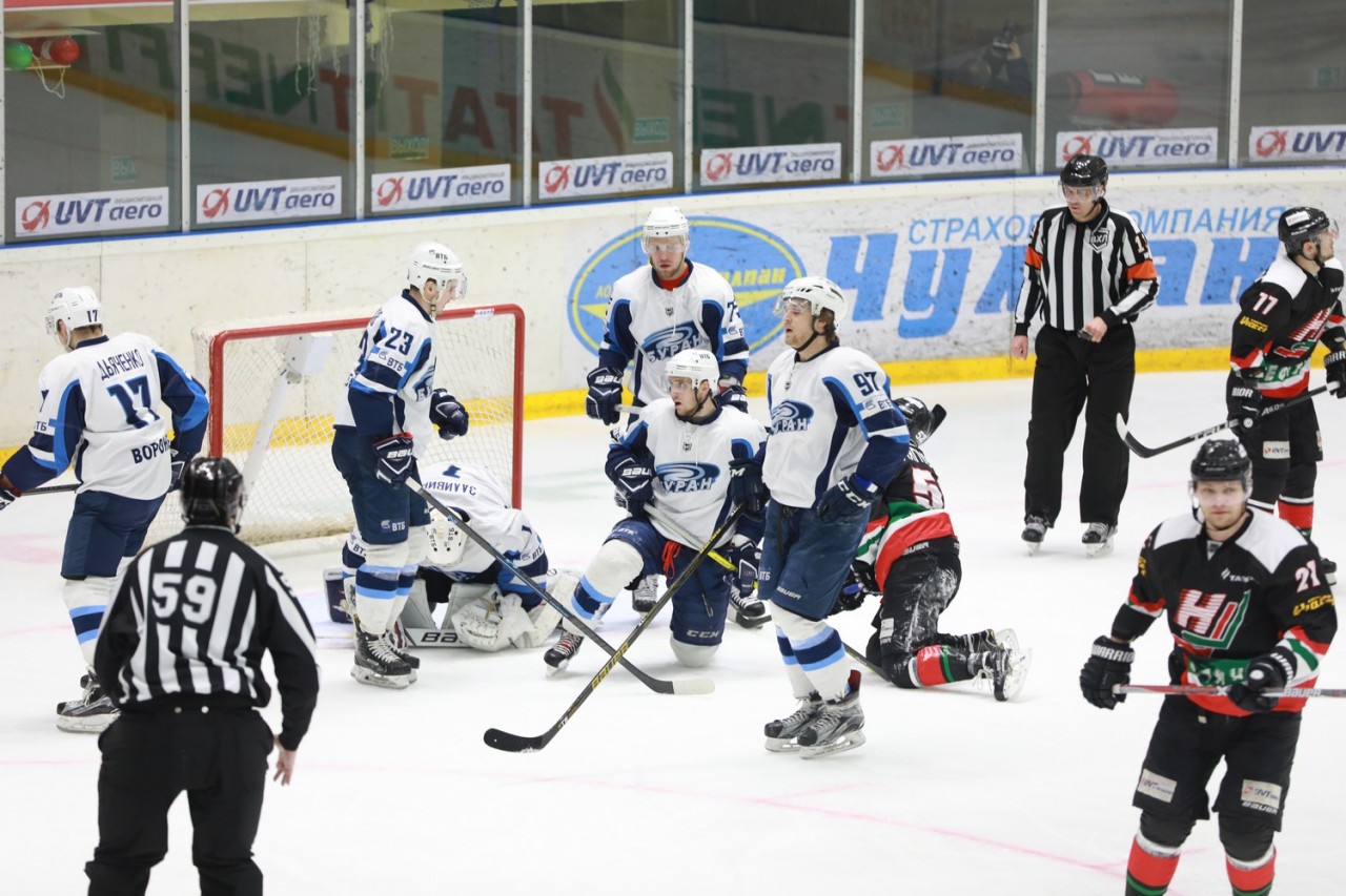 нефтяник 2008. омская команда нефтяник женская. нефтяник (хоккейный клуб, лениногорск). сдт нефтяник воронеж. хк нефтяник 2012.