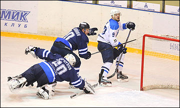 Александр Петров (справа)