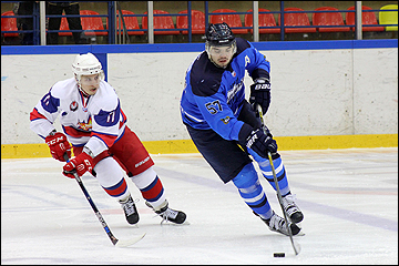 Александр Петров (справа)