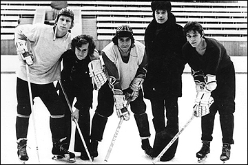 1976. «Прогресс» Глазов. Мисхат Фахрутдинов второй справа