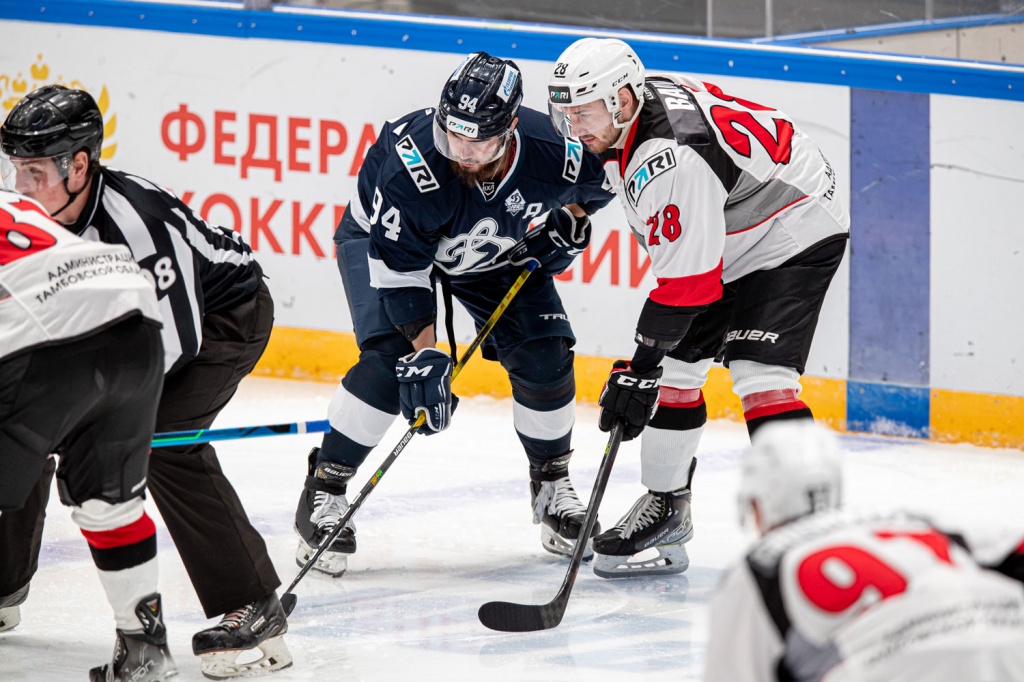 Хоккеист из новокузнецка. Вхл. Чемпионат вхл. Вхл прямой эфир. Зауралье курган вхл.