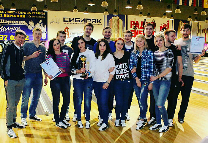 "Сокол" сыграл в боулинг