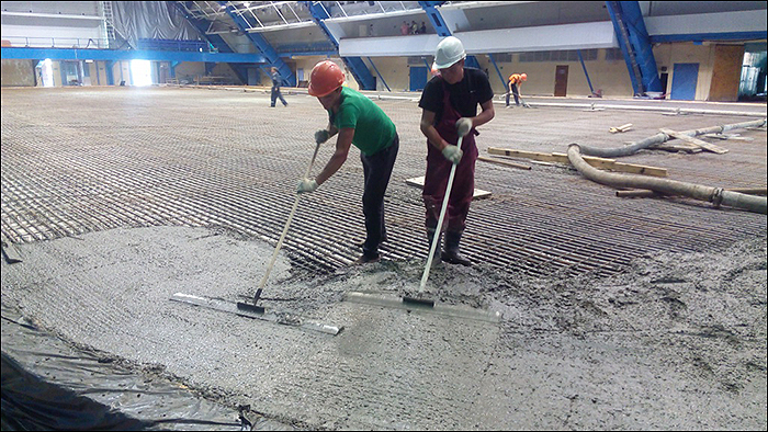 Заливка бетоном новой плиты