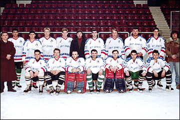 «Славия" (София) - чемпион Болгарии; Олег Камашев восьмой справа в верхнем ряду