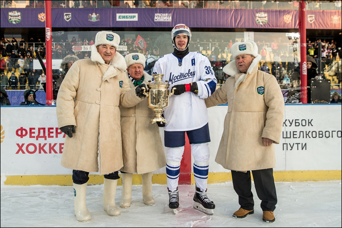 В Кургане на Центральном стадионе сыграют звезды российского хоккея - YouTube