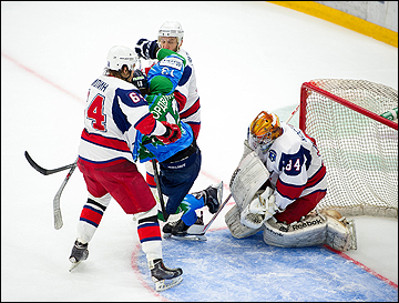 Сергей Костенко (справа) в финале розыгрыша "Братины"-2015