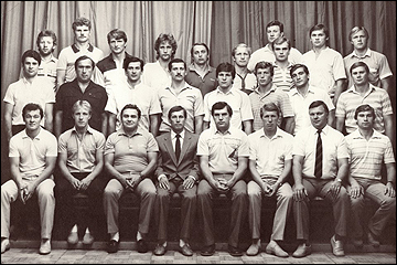 Ижсталь-1987, Андрей Вахрушев второй слева в верхнем ряду