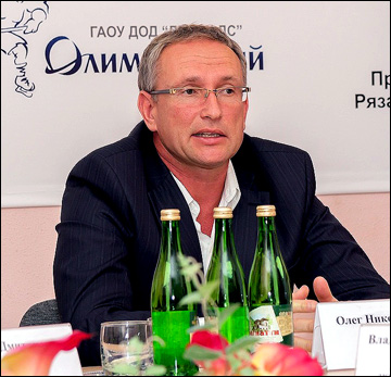 Главный тренер ХК Рязань Олег Курин