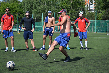 Ильназ Загитов (в центре)