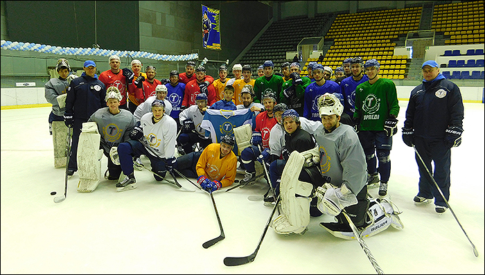 Игроки "Торпедо" сделали подарок юному болельщику