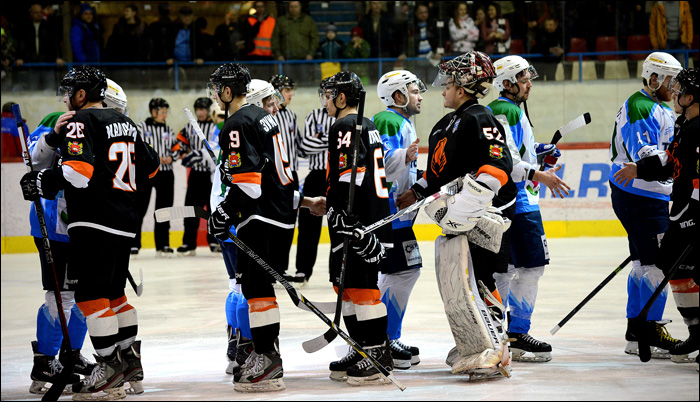 Молот-Прикамье - Торос. Счет в серии: 1-4