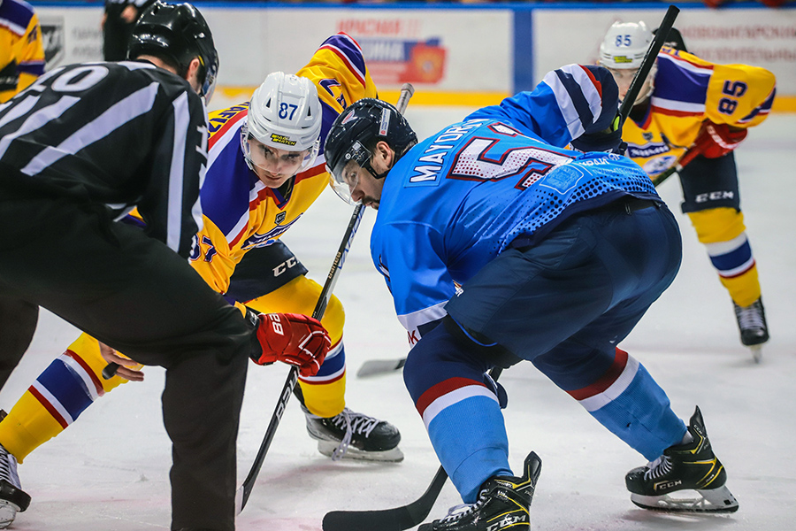 Химик воскресенск гришин. Сокол химик игра. Сокол химик игра. Команда химик красноярск хоккей. Сокол хоккей.