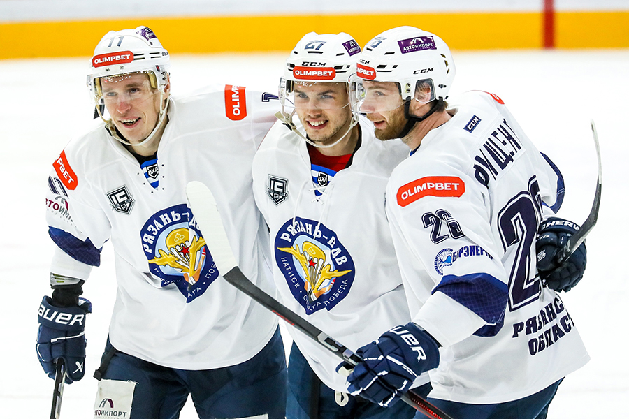 2_forwards_900.jpg