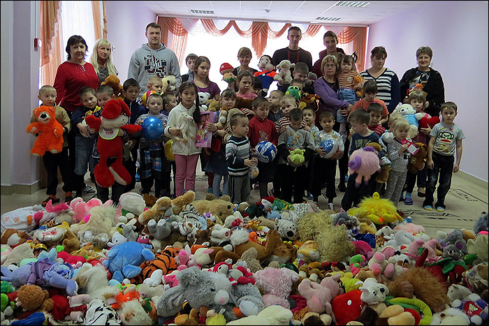 Игрушки с "мишкопада" переданы детям