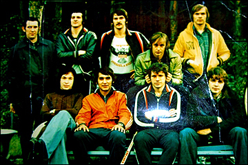 1980. База «Ижстали». Мисхат Фахрутдинов крайний слева в нижнем ряду