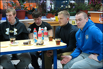 Роман Музычко (справа)